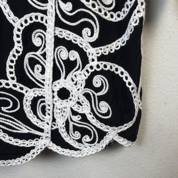 Chico's Womens large Black White Top embroidered feminine wedding guest elegant - Picture 3 of 14